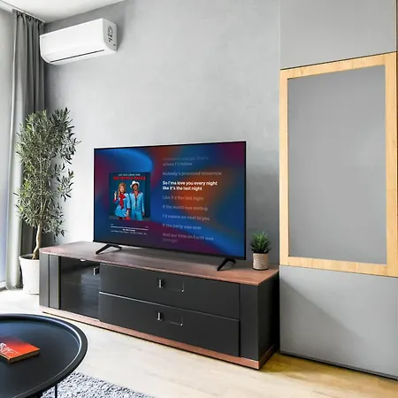 Downtown - Netflix - Ac - Next To Metro And Train *