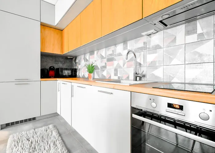 Downtown - Netflix - Ac - Next To Metro And Train * סופיה