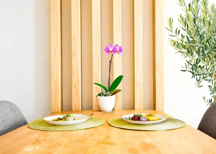 בית נופש Downtown - Netflix - Ac - Next To Metro And Train *