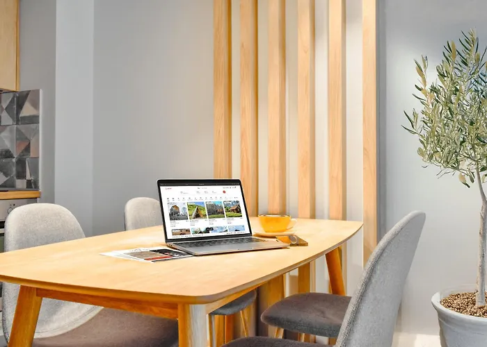 Downtown - Netflix - Ac - Next To Metro And Train *