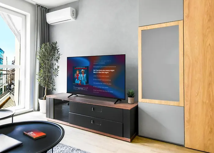 Downtown - Netflix - Ac - Next To Metro And Train *