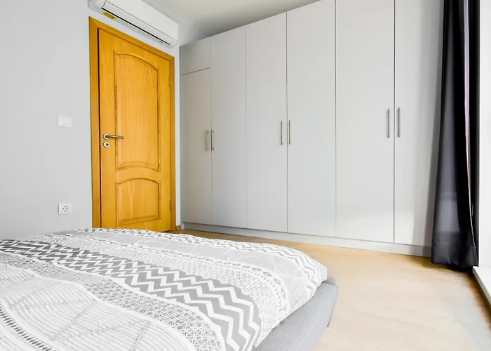 Downtown - Netflix - Ac - Next To Metro And Train בית נופש