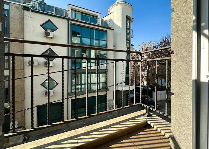 Downtown - Netflix - Ac - Next To Metro And Train Sofia