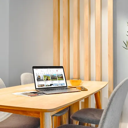 Downtown - Netflix - Ac - Next To Metro And Train *